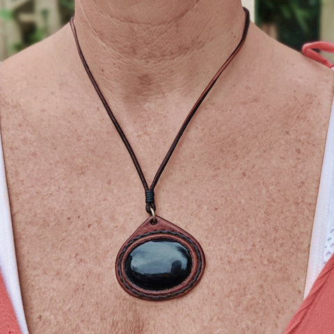 Handcrafted Genuine Vegetal Leather Necklace with Black Agate Setting Pendant-Unique Gift Unisex Fashion Leather Jewelry